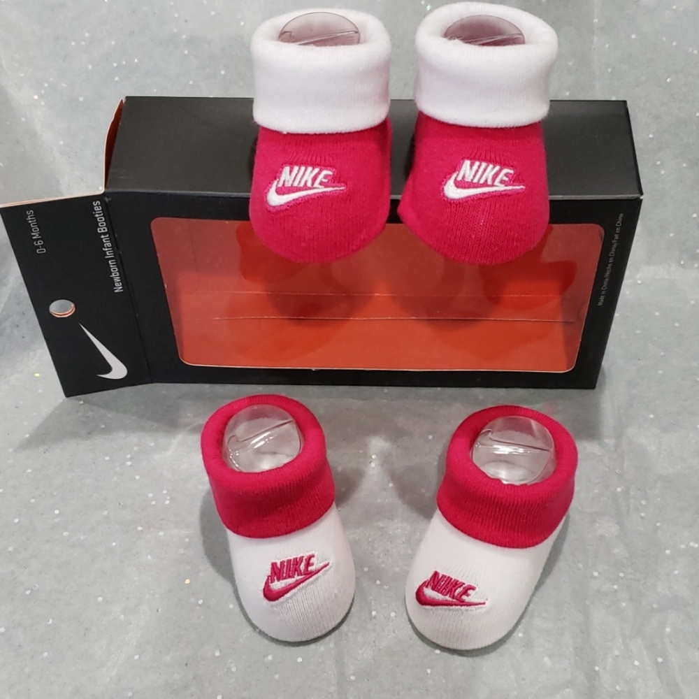 Nike Newborn Infant Booties 0-6 Month 2 pairs NEW